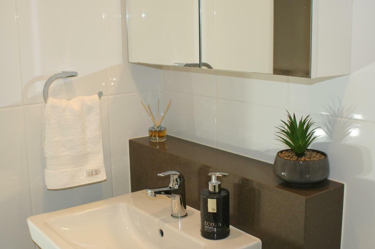 Governor Luxe 1 Bedroom Apartment In The Heart Of Barton Wifi Gym Wine Secure Parking Canberra Kingston Экстерьер фото